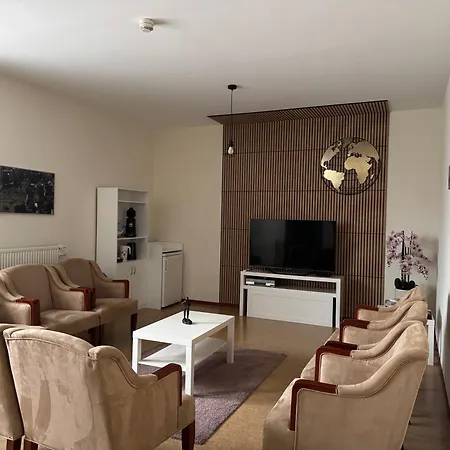 Maria Hart Oda ve Kahvaltı 3*